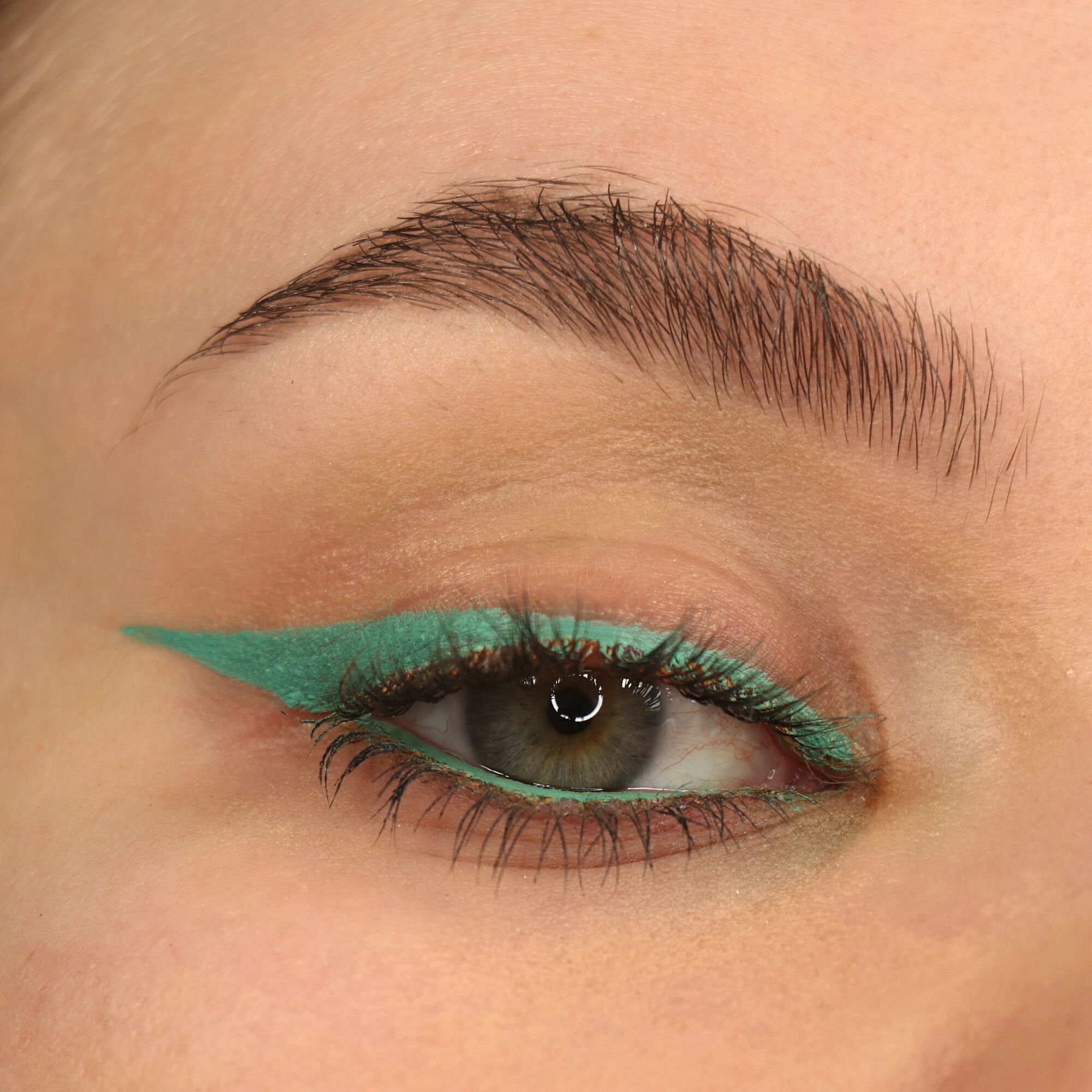 Makeup Revolution Streamline Waterline Eyeliner Pencil Teal