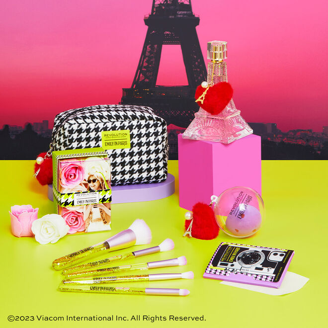 Makeup Revolution X Emily In Paris Love Is In The Air Blender Sponge Bauble