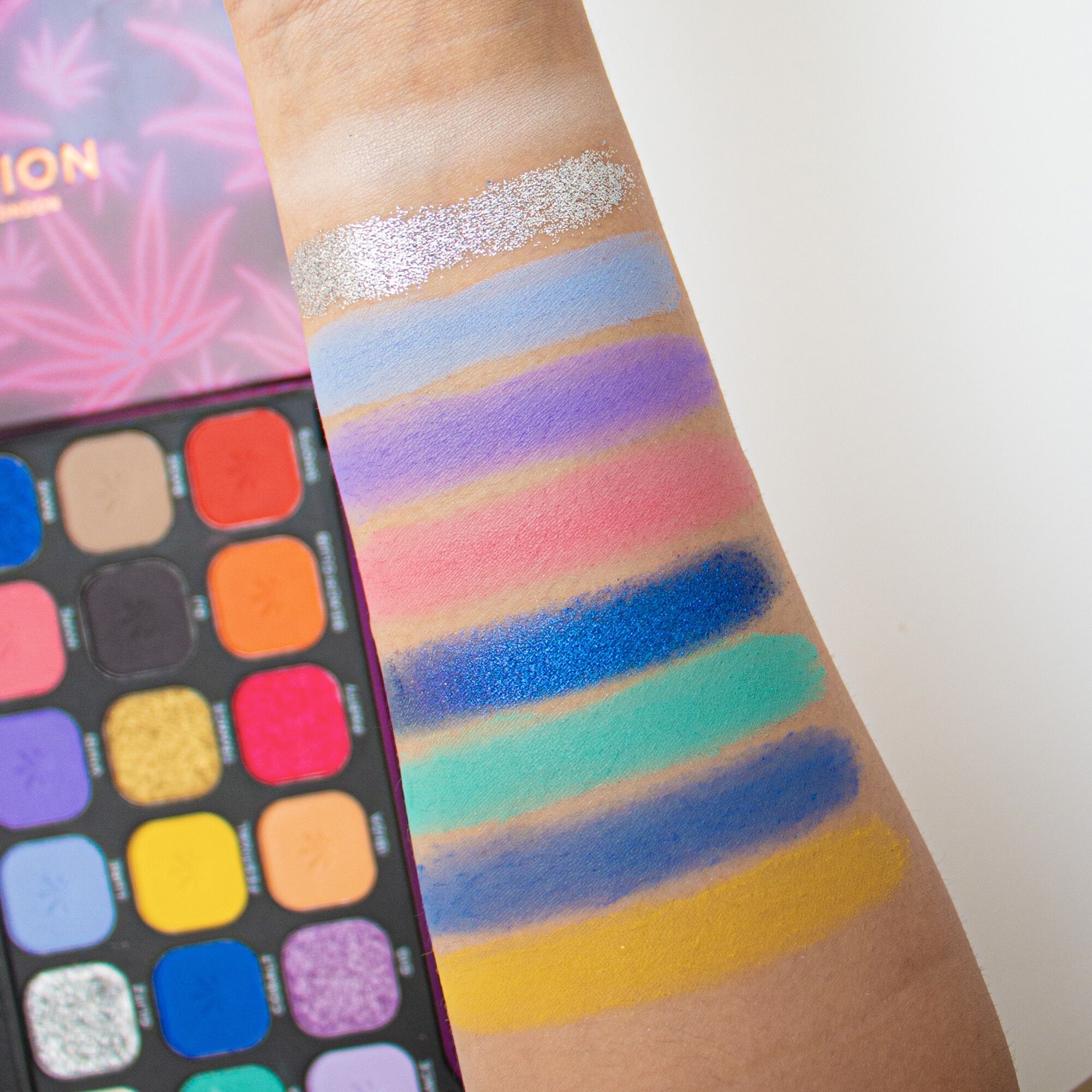 Makeup Revolution Good Vibes Hype Forever Flawless Eyeshadow Palette