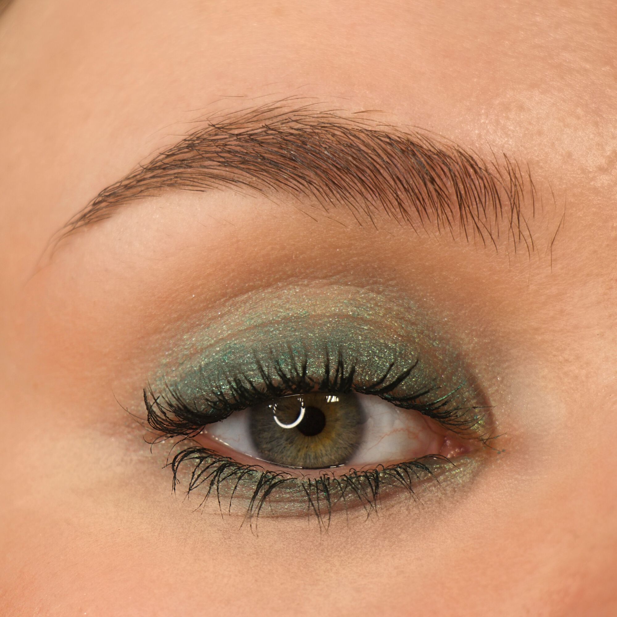 Makeup Revolution Mousse Shadow Emerald Green