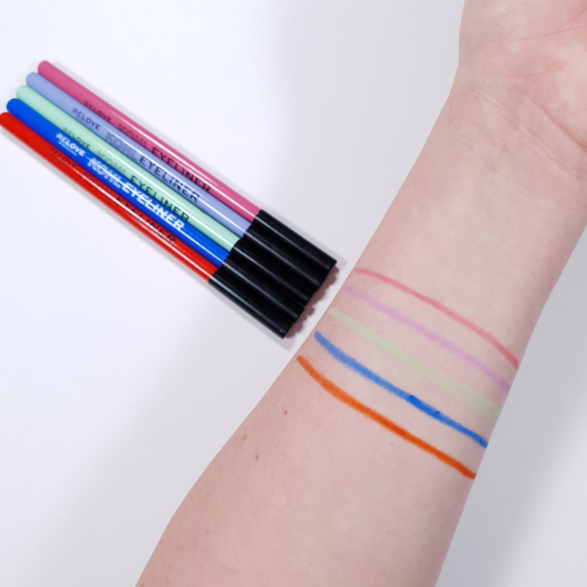 Relove by Revolution Coloured Kohl Eyeliner Blue