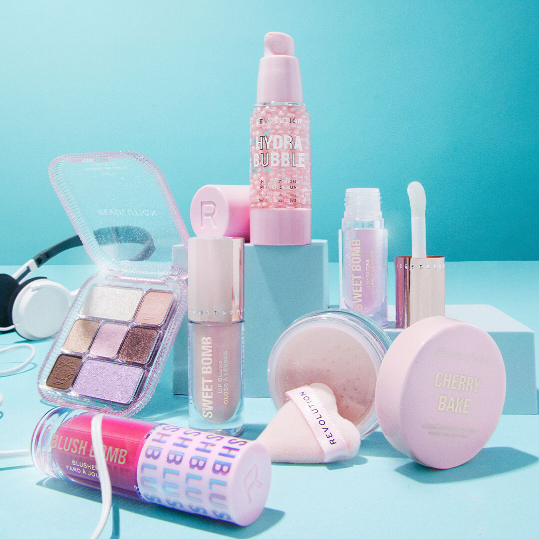 Makeup Revolution Y2k Cherry Bake Loose Powder & Puff