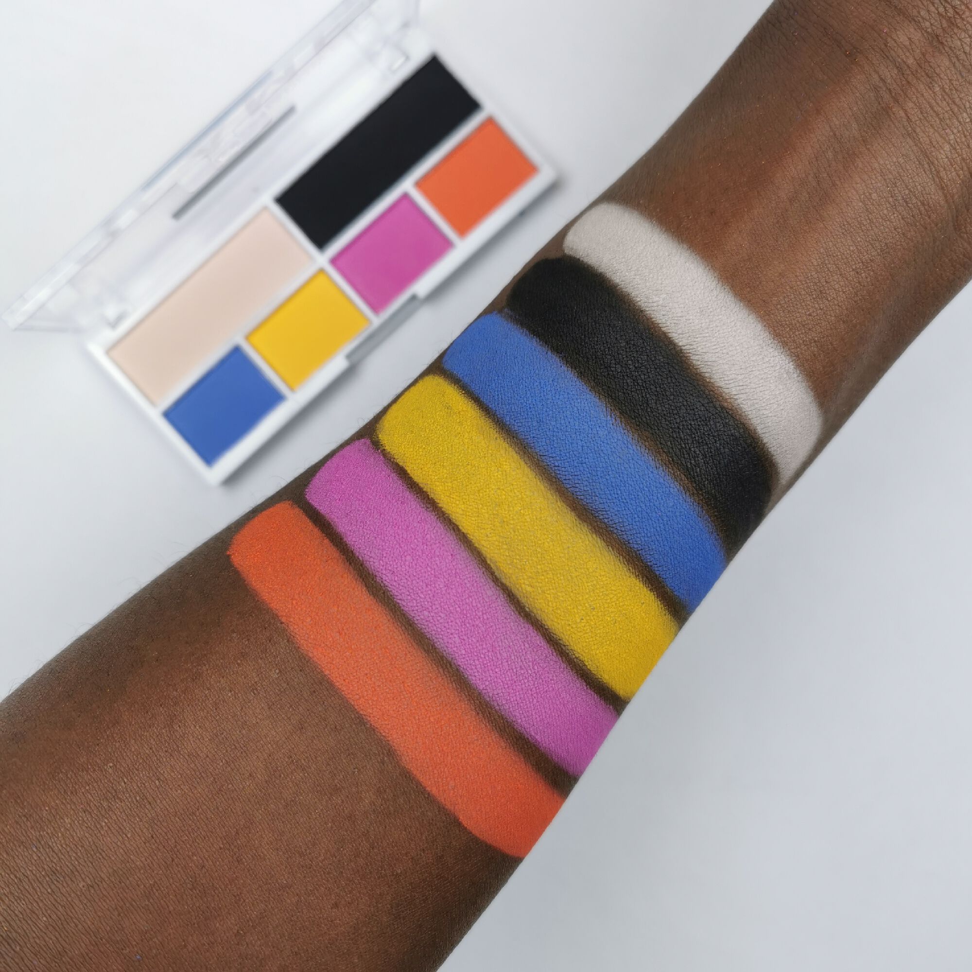 Relove by Revolution Colour Play Dreamer Eyeshadow Palette