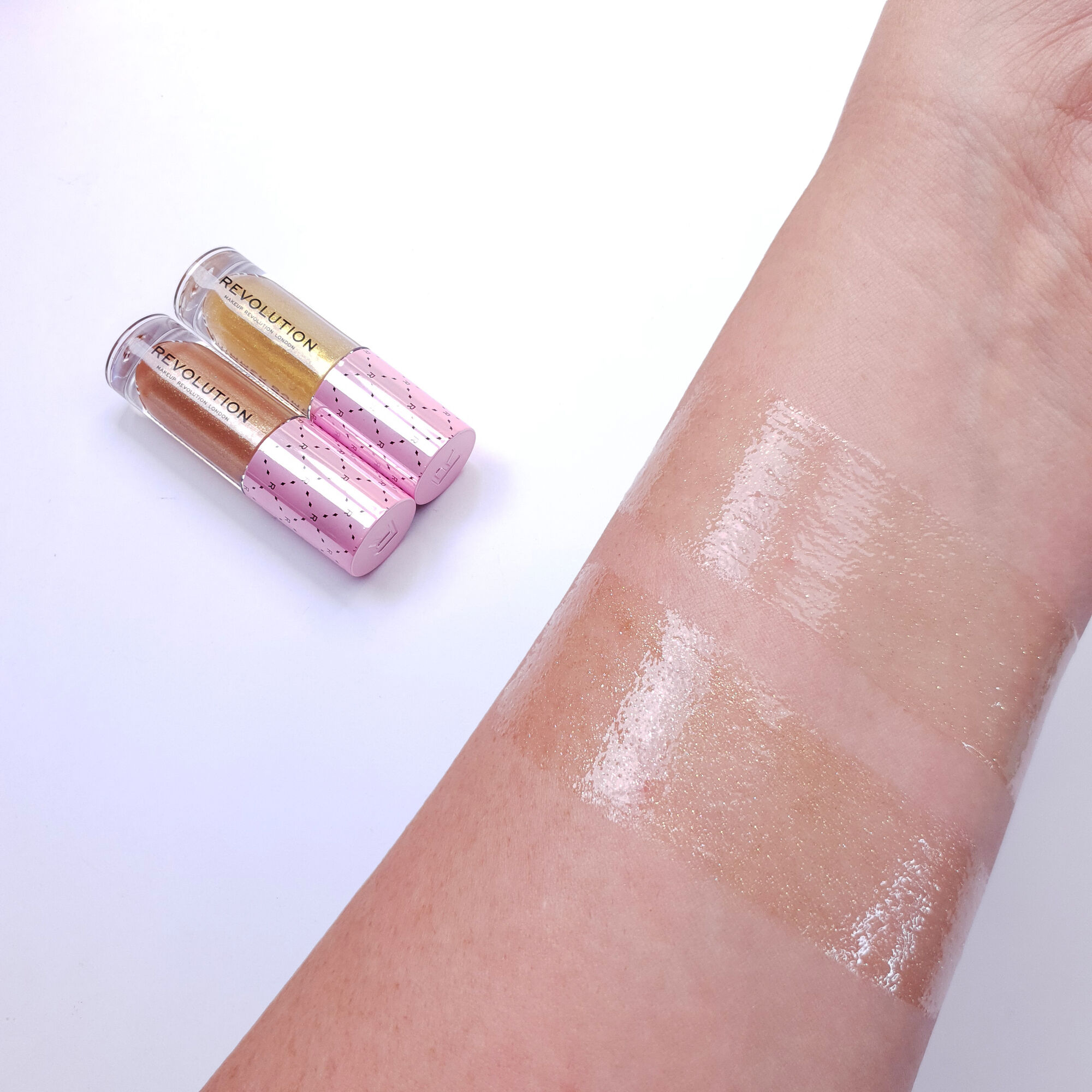 Makeup Revolution Soft Glamour Shimmer Bomb