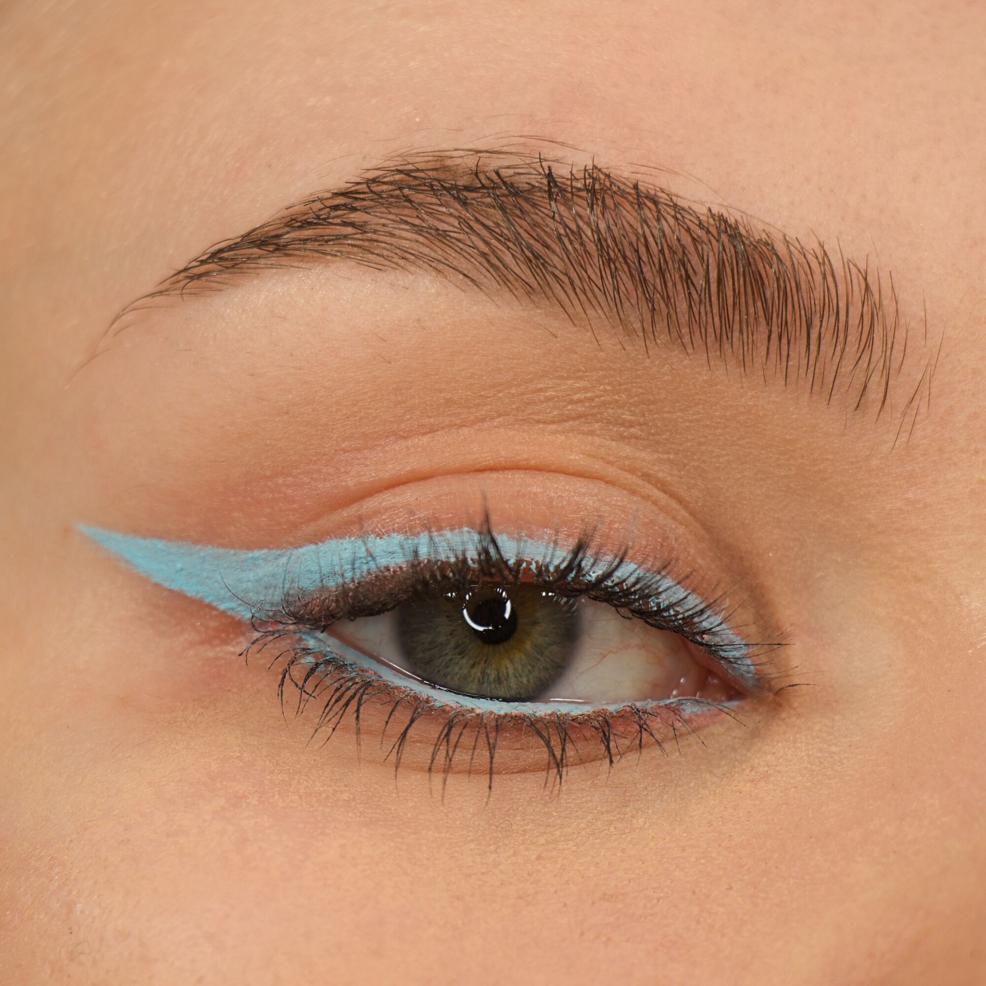Makeup Revolution Streamline Waterline Eyeliner Pencil Light Blue
