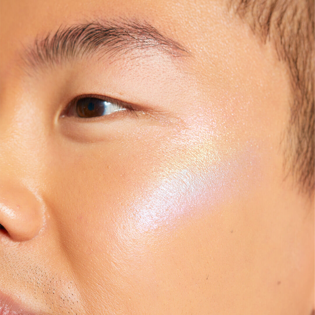 Makeup Revolution Beam Bright Rainbow Highlighter