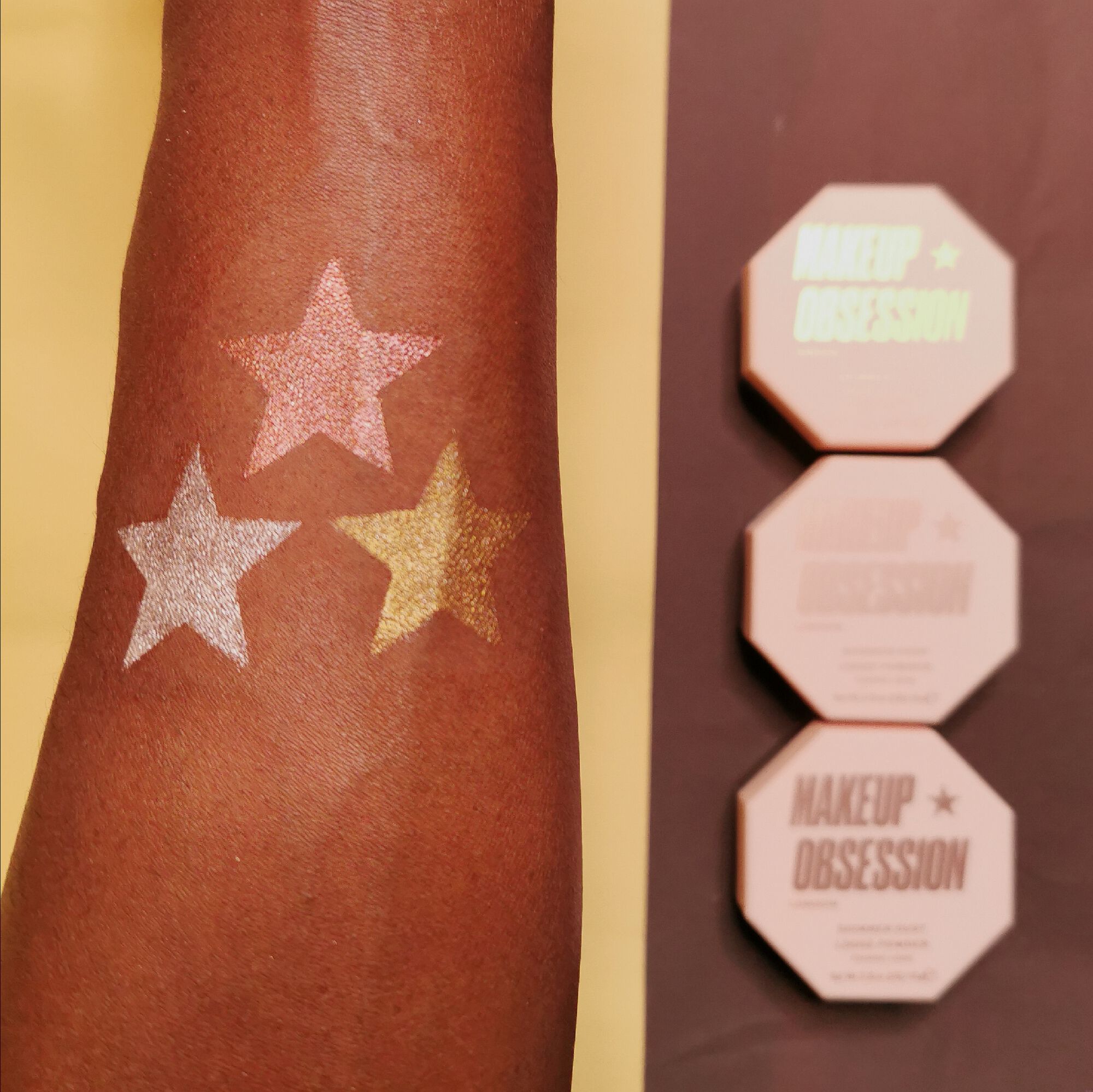 Makeup Obsession Shimmer Dust Highlighter Revolution Beauty