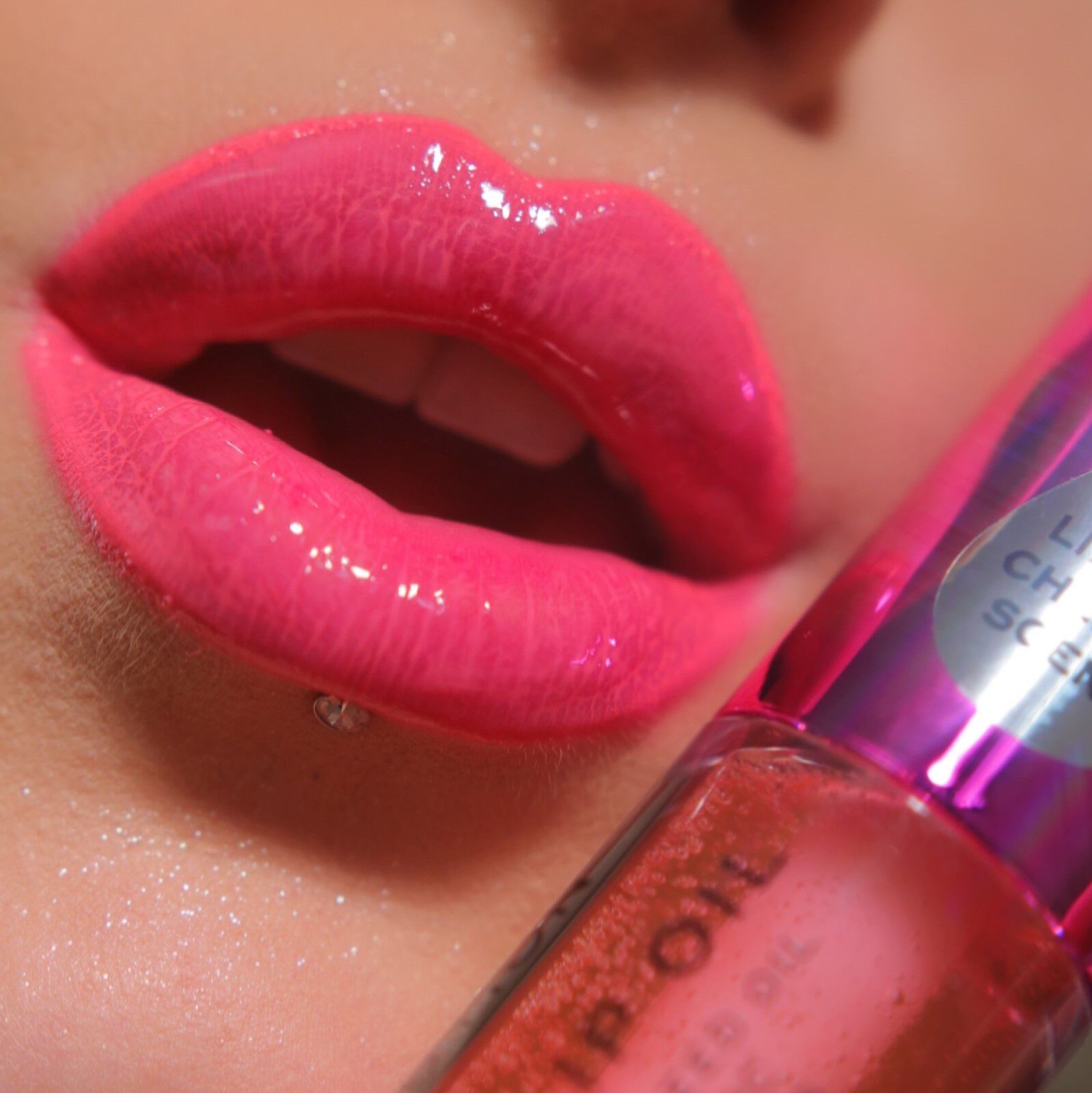 Makeup Revolution Glaze Lip Oil Glam Pink Revolution Beauty