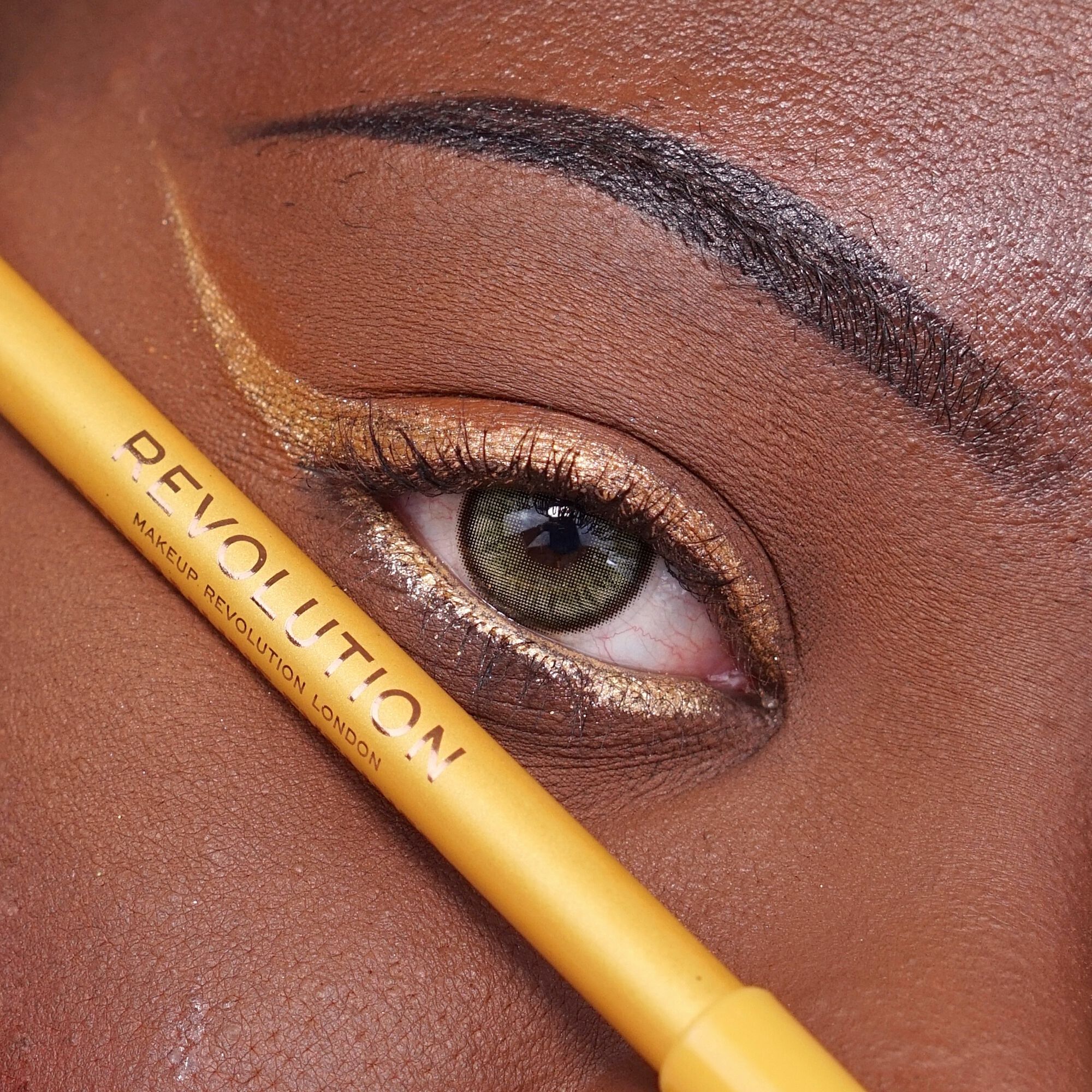 Makeup Revolution Streamline Waterline Eyeliner Pencil Gold Makeup Revolution Streamline Waterline Eyeliner Pencil Gold