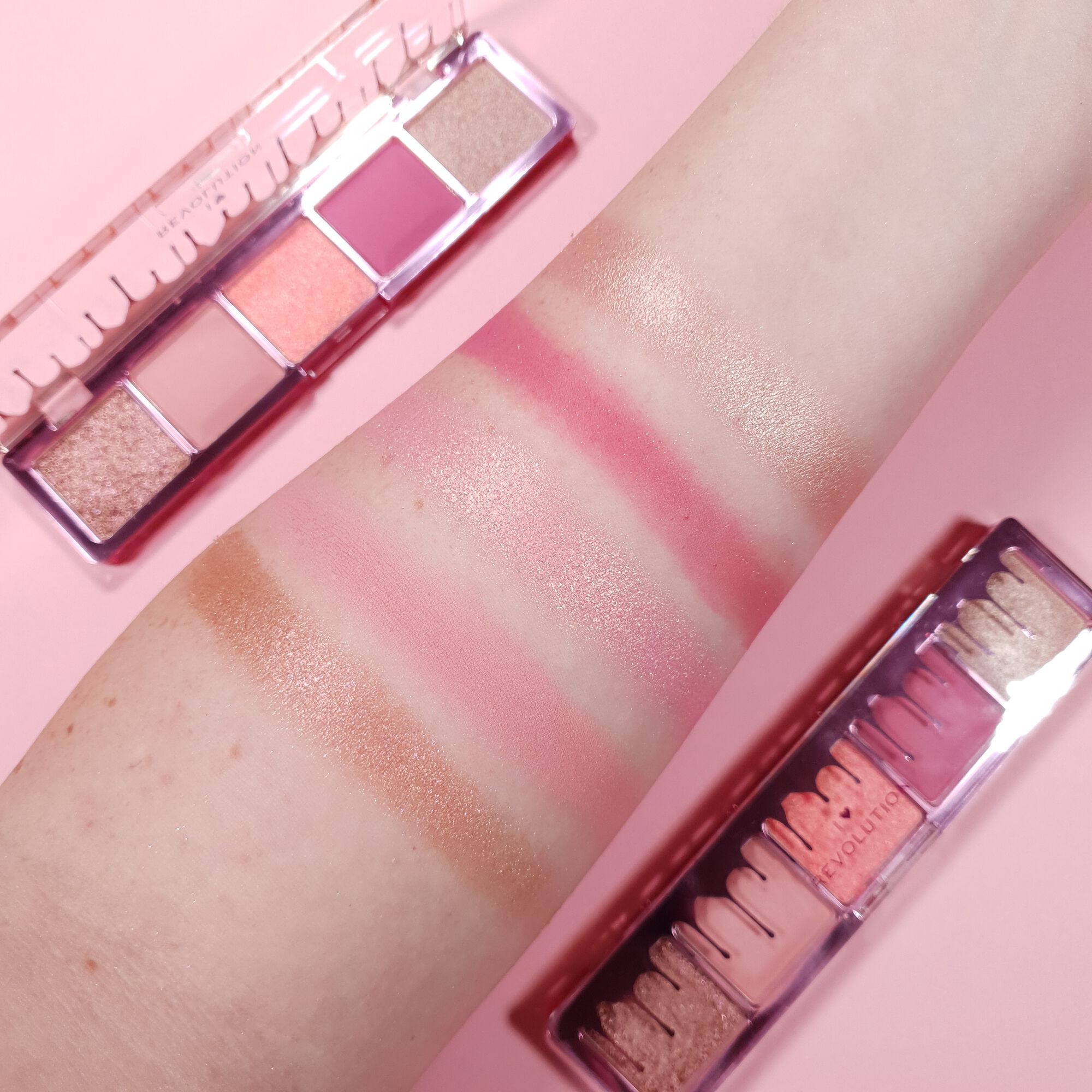 I Heart Revolution Mini Chocolate Eyeshadow Palette Raspberry Fool