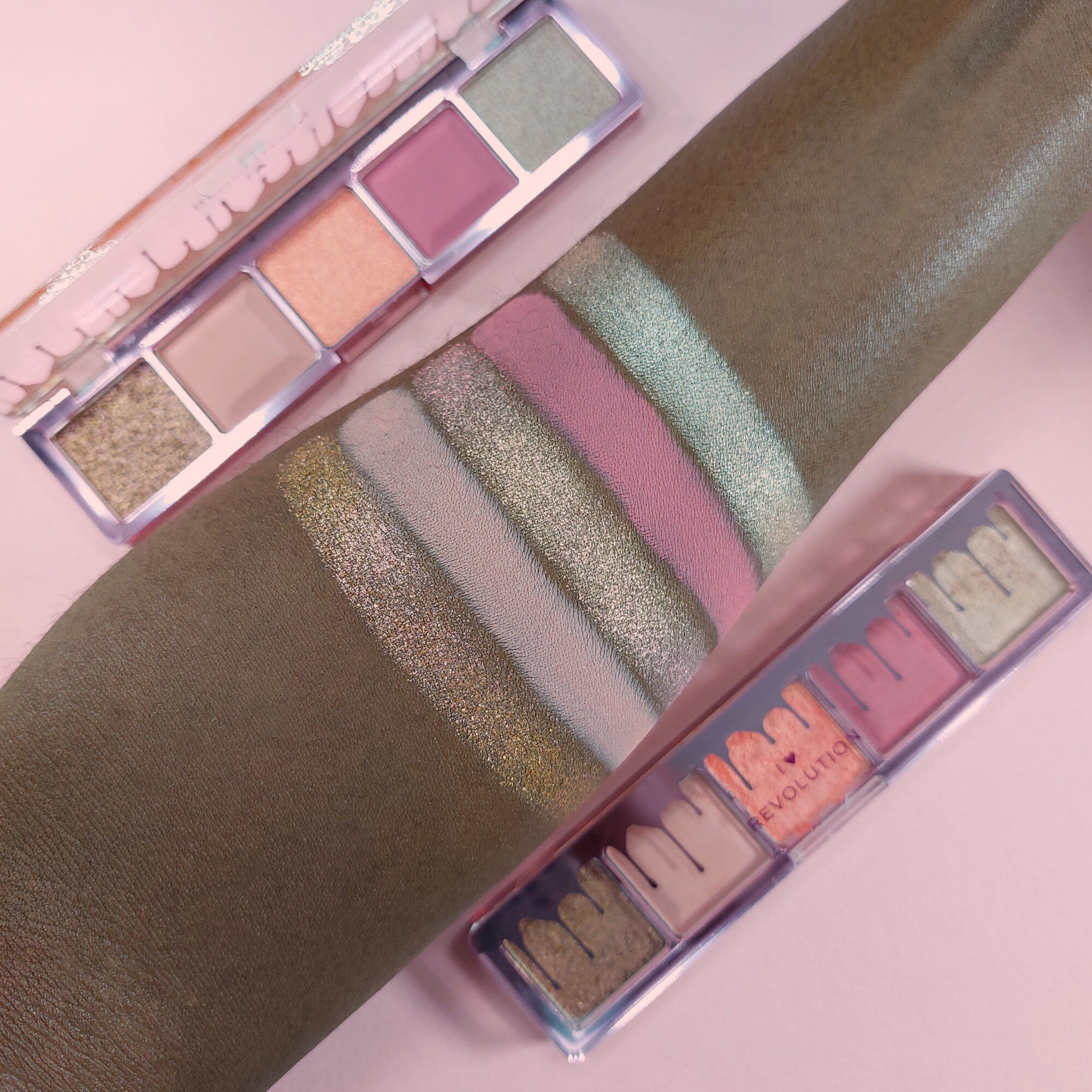 I Heart Revolution Mini Chocolate Eyeshadow Palette Raspberry Fool