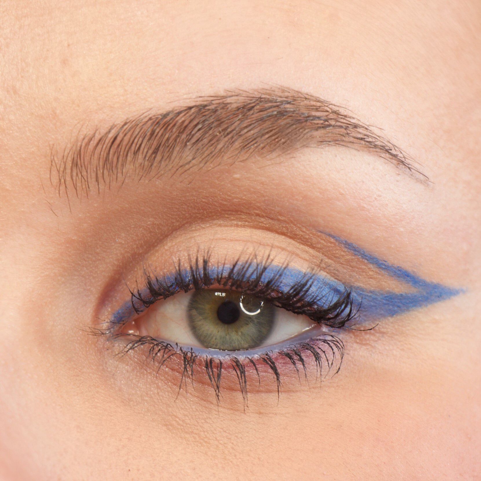 Relove by Revolution Coloured Kohl Eyeliner Blue