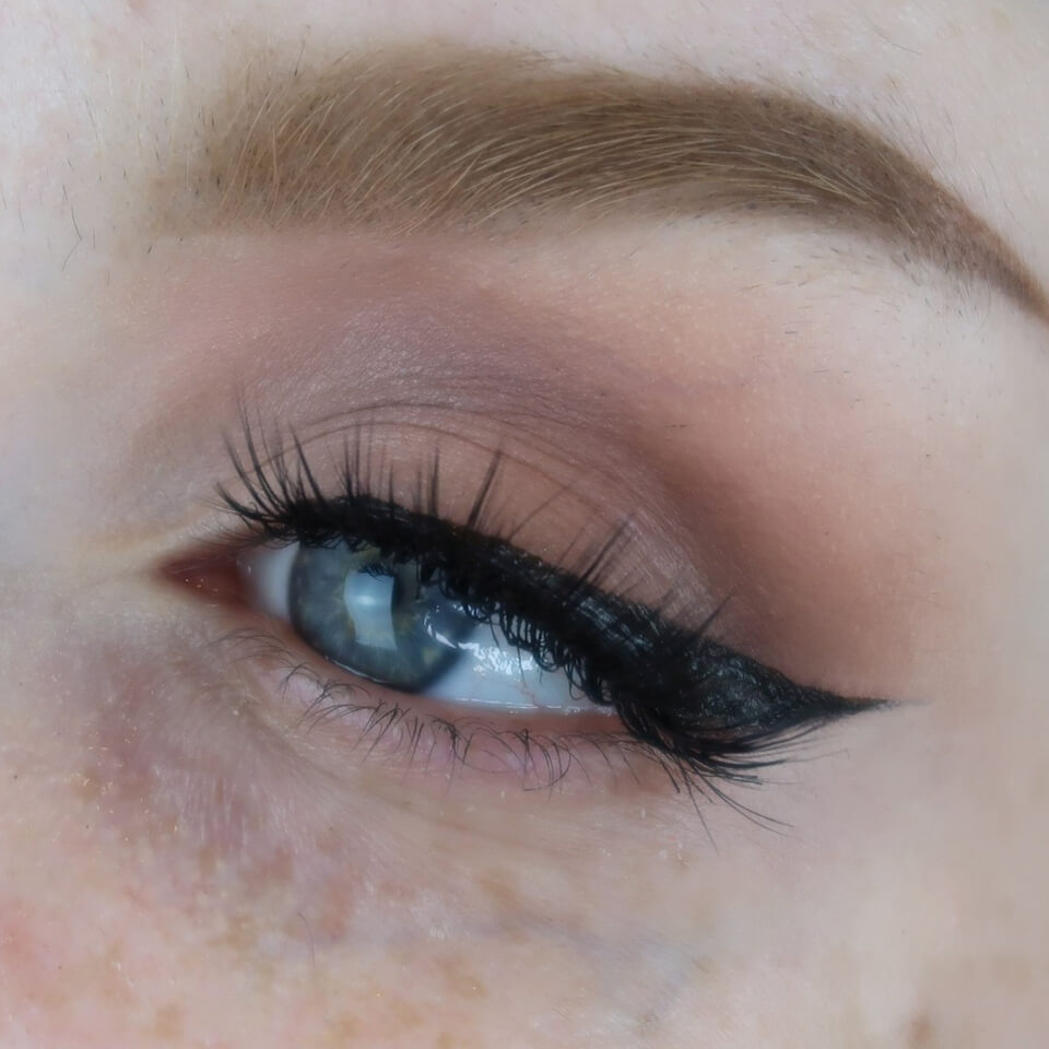 How to use eyeliner like a PRO